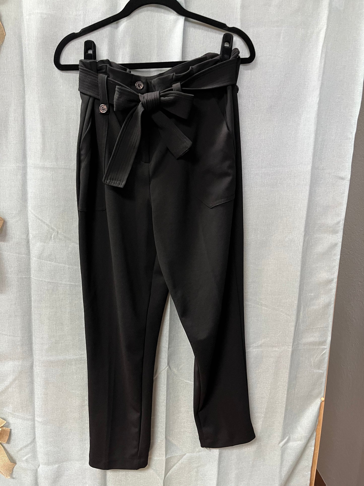 Black Tie Waist Capri Pants-Size L
