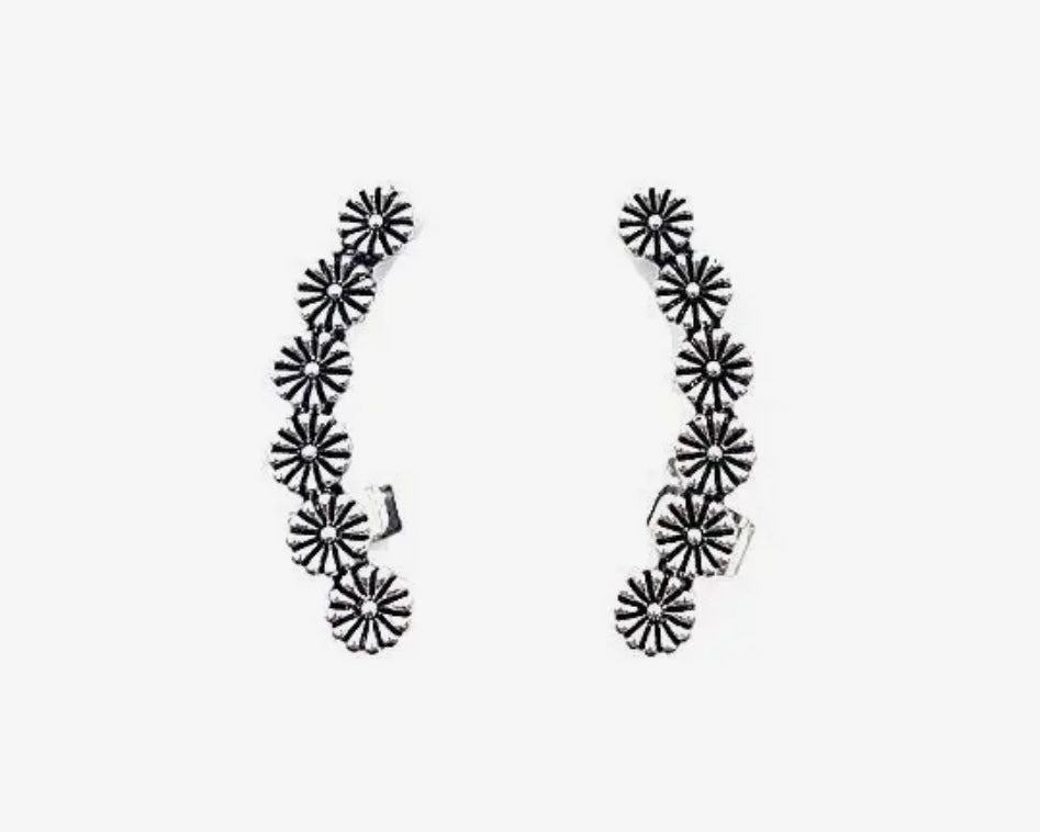 Western Curved Bar Ear Cuff