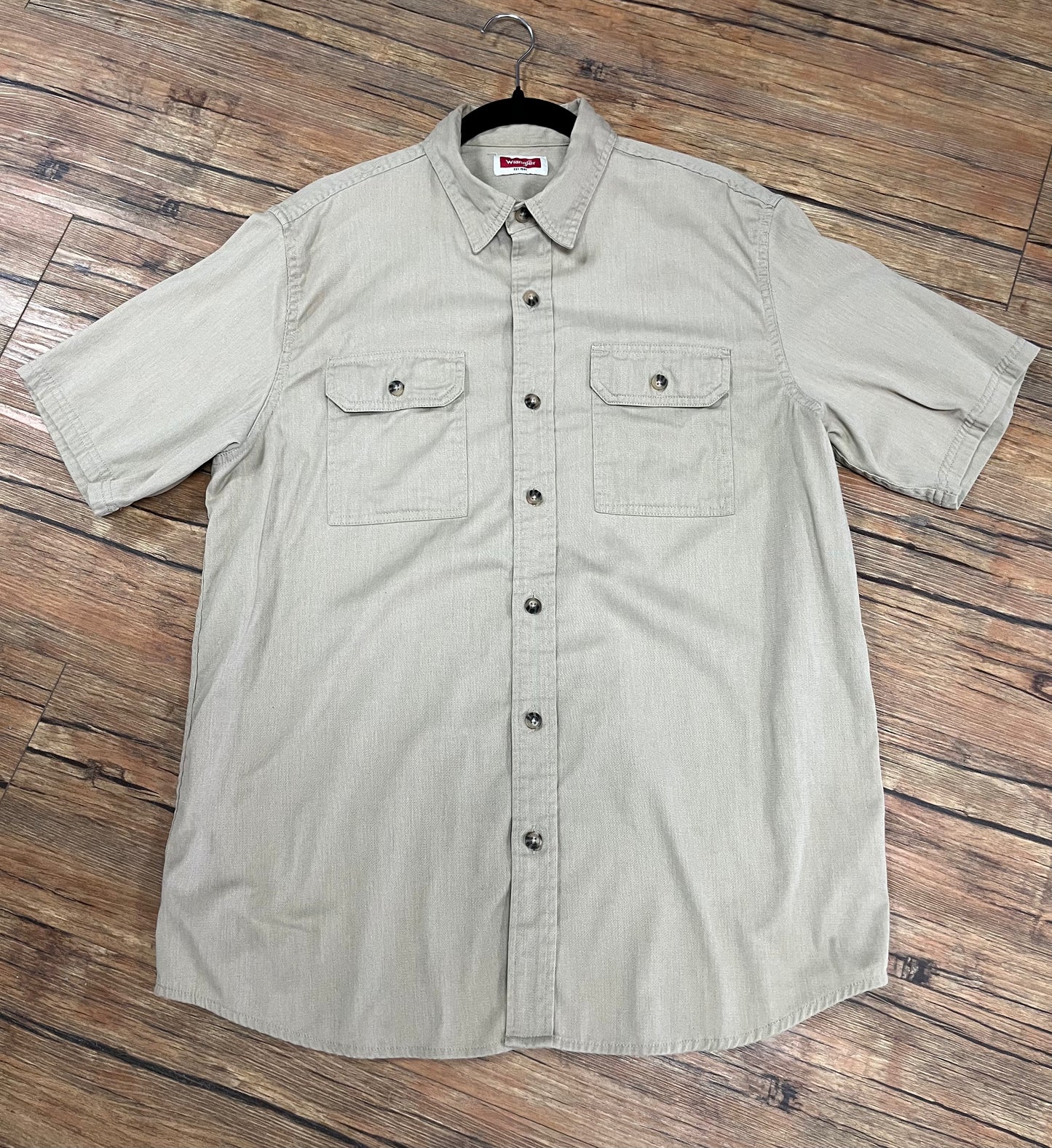 Men’s Wrangler Short Sleeve Shirt-Size M